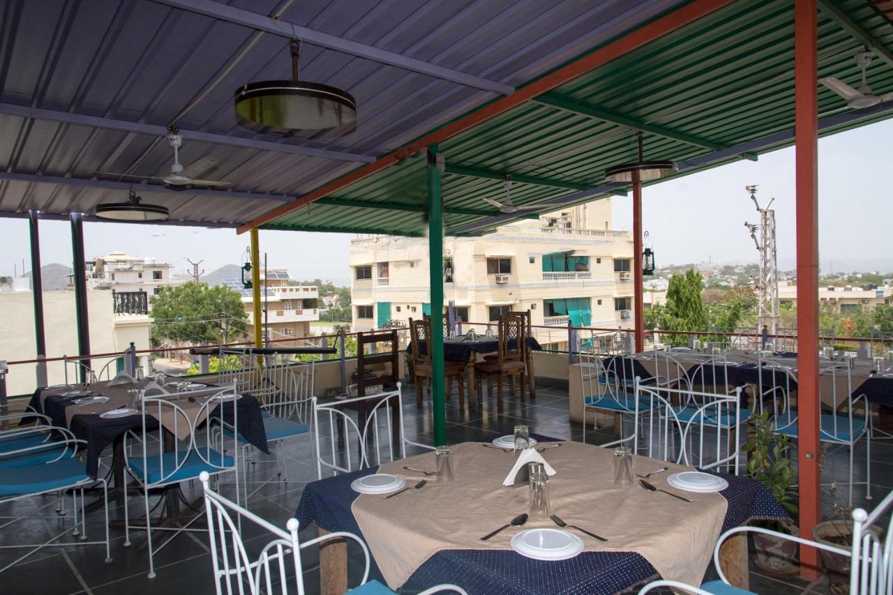 Oyo 14119 Hotel Manwar อุเดเปอร์ ภายนอก รูปภาพ